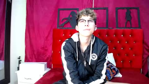 Snapshot of _thomas_hot_ chatting on 19, 2, 2025 Thomas online show from 19, 2, 2025