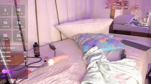 Snapshot of _tinyrousse_ chatting on 18, 1, 2025 Rousse online show from 18, 1, 2025