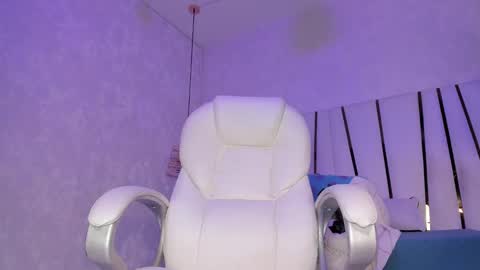 Snapshot of _tinyrousse_ chatting on 2, 2, 2025 Rousse online show from 2, 2, 2025