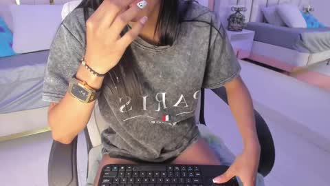 Snapshot of _tinyrousse_ chatting on 11, 10, 2025 Rousse online show from 11, 10, 2025