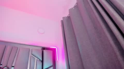 Snapshot of _valeria_saenz_ chatting on 2, 7, 2026 _valeria_saenz_ online show from 2, 7, 2026