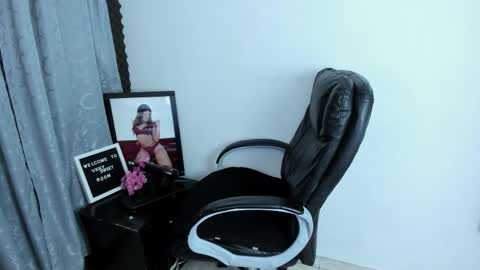 Vicky online show from 4, 12, 2025