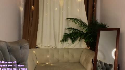 Snapshot of _violet_mills_ chatting on 1, 12, 2024 Violet online show from 1, 12, 2024