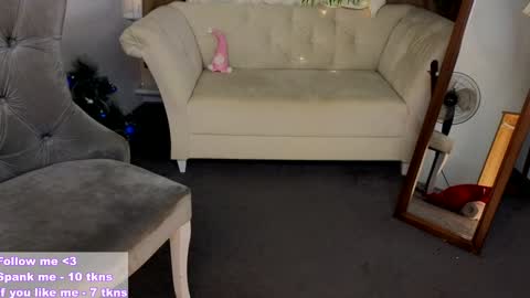 Snapshot of _violet_mills_ chatting on 15, 12, 2024 Violet online show from 15, 12, 2024