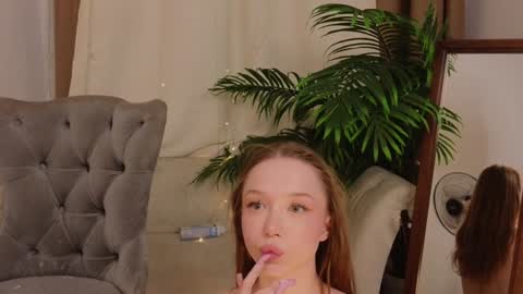 Snapshot of _violet_mills_ chatting on 19, 1, 2025 Violet online show from 19, 1, 2025