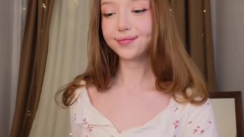 Snapshot of _violet_mills_ chatting on 14, 2, 2025 Violet online show from 14, 2, 2025