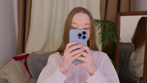Snapshot of _violet_mills_ chatting on 16, 2, 2025 Violet online show from 16, 2, 2025