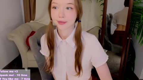 Snapshot of _violet_mills_ chatting on 9, 3, 2025 Violet online show from 9, 3, 2025