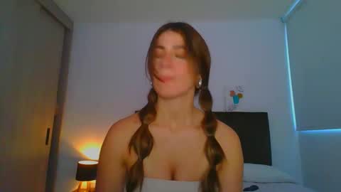 Snapshot of _violeta_white_ chatting on 19, 2, 2025 Violeta online show from 19, 2, 2025