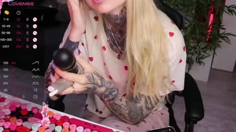 Snapshot of _viv1an_ chatting on 7, 6, 2026 Alis online show from 7, 6, 2026