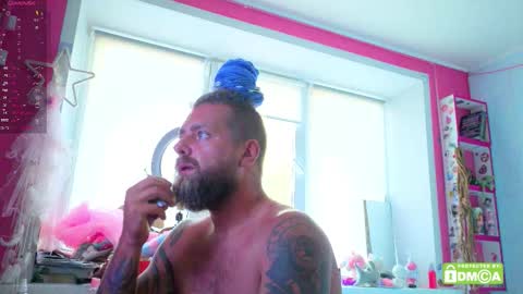 Snapshot of _wayan_ chatting on 14, 10, 2025 Wayan online show from 14, 10, 2025