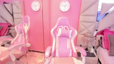 Snapshot of _white_atenea chatting on 2, 10, 2025 atenea online show from 2, 10, 2025