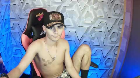 Snapshot of _white_fox_ chatting on 14, 11, 2025 white fox online show from 14, 11, 2025