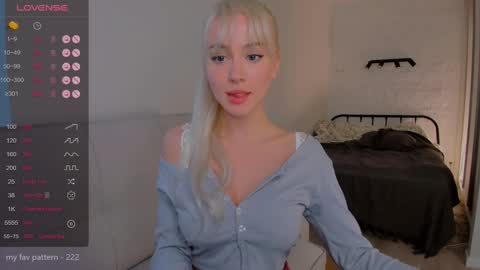 Snapshot of _your_tessa chatting on 20, 12, 2024 Tessa - online show from 20, 12, 2024