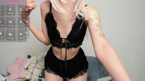 Mia online show from 3, 6, 2026