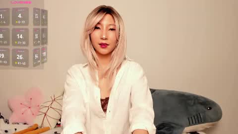 Snapshot of _yuriko chatting on 8, 7, 2026 Mia online show from 8, 7, 2026