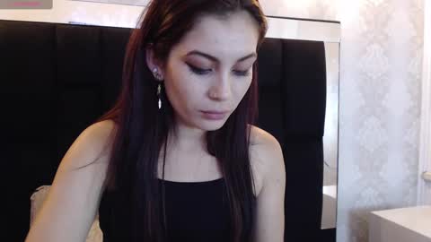 Yuyi online show from 22, 2, 2025