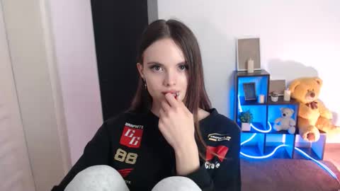 a_ariella_ online show from 27, 10, 2025