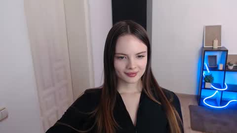 a_ariella_ online show from 2, 12, 2025