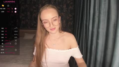 Snapshot of a_delina chatting on 6, 3, 2025 Adelina online show from 6, 3, 2025
