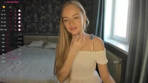 Snapshot of a_delina chatting on 30, 9, 2025 Adelina online show from 30, 9, 2025