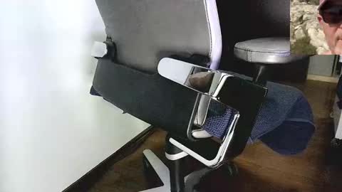 Snapshot of aaron1_show chatting on 5, 3, 2025 Aaron online show from 5, 3, 2025