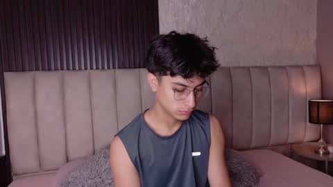 Aaron Ezequiel online show from 6, 1, 2026