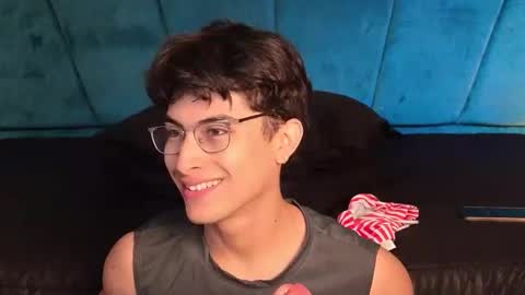 Snapshot of aaron_eze chatting on 18, 1, 2026 Aaron Ezequiel online show from 18, 1, 2026