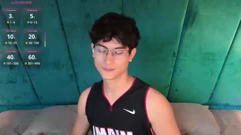 Snapshot of aaron_eze chatting on 7, 2, 2026 Aaron Ezequiel online show from 7, 2, 2026