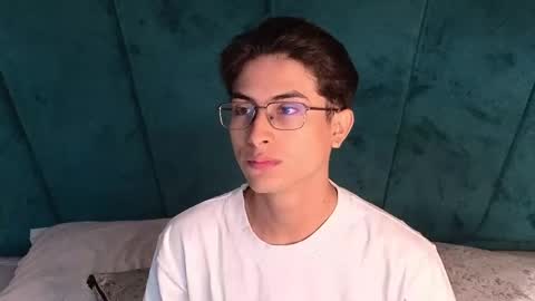 Aaron Ezequiel online show from 26, 4, 2026