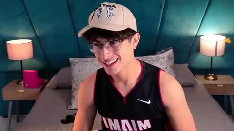 Aaron Ezequiel online show from 22, 5, 2026