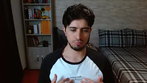 Snapshot of aaron_paul_ chatting on 4, 2, 2026 Aaron online show from 4, 2, 2026