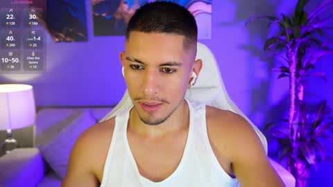 Snapshot of aaronfox_ chatting on 6, 1, 2025 AARON online show from 6, 1, 2025