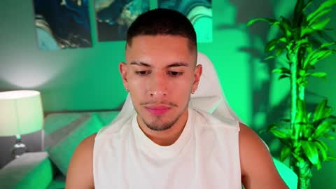 Snapshot of aaronfox_ chatting on 7, 1, 2025 AARON online show from 7, 1, 2025