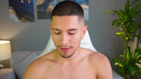 Snapshot of aaronfox_ chatting on 8, 1, 2025 AARON online show from 8, 1, 2025