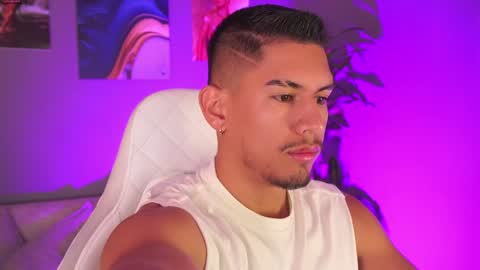 Snapshot of aaronfox_ chatting on 27, 1, 2025 AARON online show from 27, 1, 2025