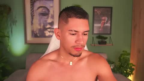 Snapshot of aaronfox_ chatting on 11, 2, 2025 AARON online show from 11, 2, 2025