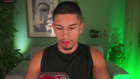 Snapshot of aaronfox_ chatting on 25, 2, 2025 AARON online show from 25, 2, 2025