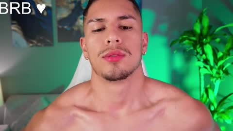 Snapshot of aaronfox_ chatting on 28, 2, 2025 AARON online show from 28, 2, 2025