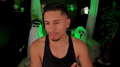 Snapshot of aaronfox_ chatting on 10, 10, 2025 AARON online show from 10, 10, 2025