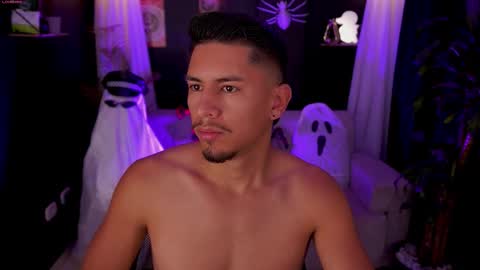 Snapshot of aaronfox_ chatting on 11, 10, 2025 AARON online show from 11, 10, 2025