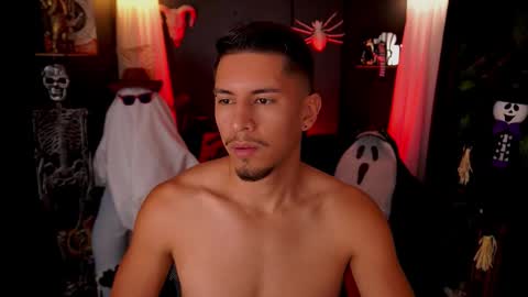 Snapshot of aaronfox_ chatting on 13, 10, 2025 AARON online show from 13, 10, 2025