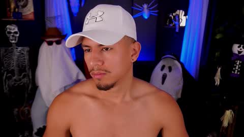 Snapshot of aaronfox_ chatting on 14, 10, 2025 AARON online show from 14, 10, 2025