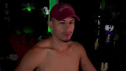 Snapshot of aaronfox_ chatting on 16, 10, 2025 AARON online show from 16, 10, 2025