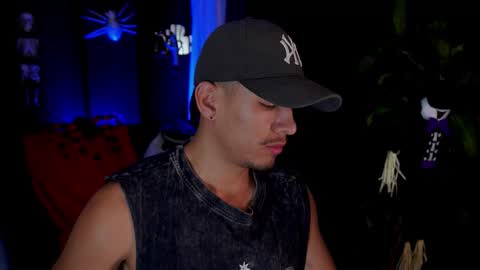 Snapshot of aaronfox_ chatting on 17, 10, 2025 AARON online show from 17, 10, 2025