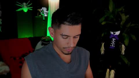 Snapshot of aaronfox_ chatting on 17, 10, 2025 AARON online show from 17, 10, 2025