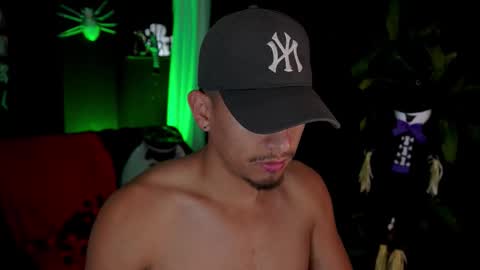 Snapshot of aaronfox_ chatting on 18, 10, 2025 AARON online show from 18, 10, 2025