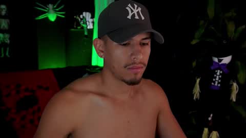 Snapshot of aaronfox_ chatting on 20, 10, 2025 AARON online show from 20, 10, 2025