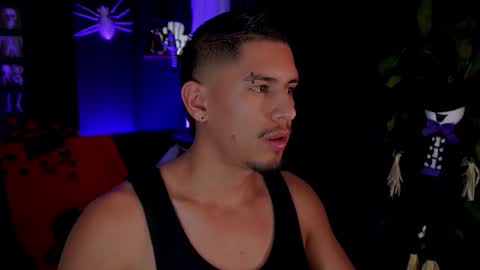 Snapshot of aaronfox_ chatting on 21, 10, 2025 AARON online show from 21, 10, 2025