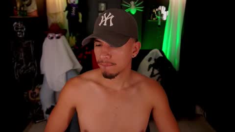 Snapshot of aaronfox_ chatting on 24, 10, 2025 AARON online show from 24, 10, 2025